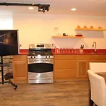 L3-Lower Level 1Bedroom Apt Newark Down Town