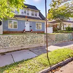 Chic Newark Vacation Rental 3 Mi To Airport!