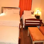 Ewr Airport Multilevel Guest House Room With 2-3 Beds