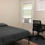 Spacious And Private Apartment With 3 Bedrooms And 1 Bathroom Near Newark International Airport Ewr And New York City
