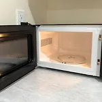 Spacious And Private Apartment With 3 Bedrooms And 1 Bathroom Near Newark International Airport Ewr And New York City