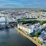Hampton Inn & Suites Newark-Harrison-Riverwalk