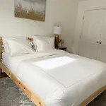 Stylish Evergreen Apartment By Newark Airport