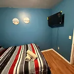 Fidelia Halos Room Queen Bed, Minutes From Newark Liberty International Airport And Newark Penn Station