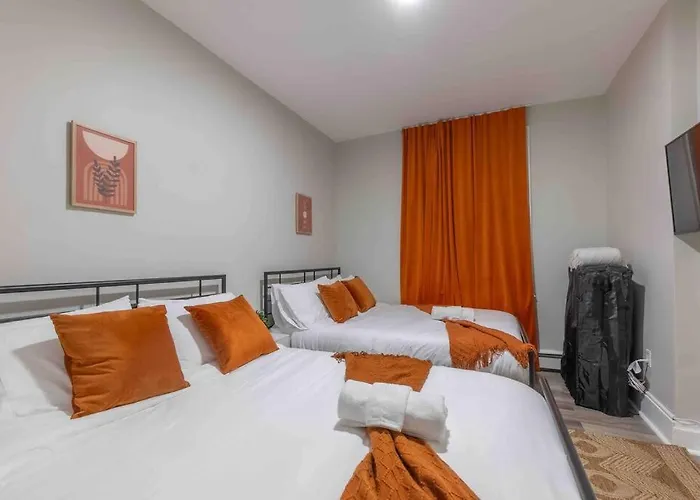 Pumpkin Premise By Airport, 5 Beds, Sleeps 8, Book 7 Days, Get 20 Percent Off