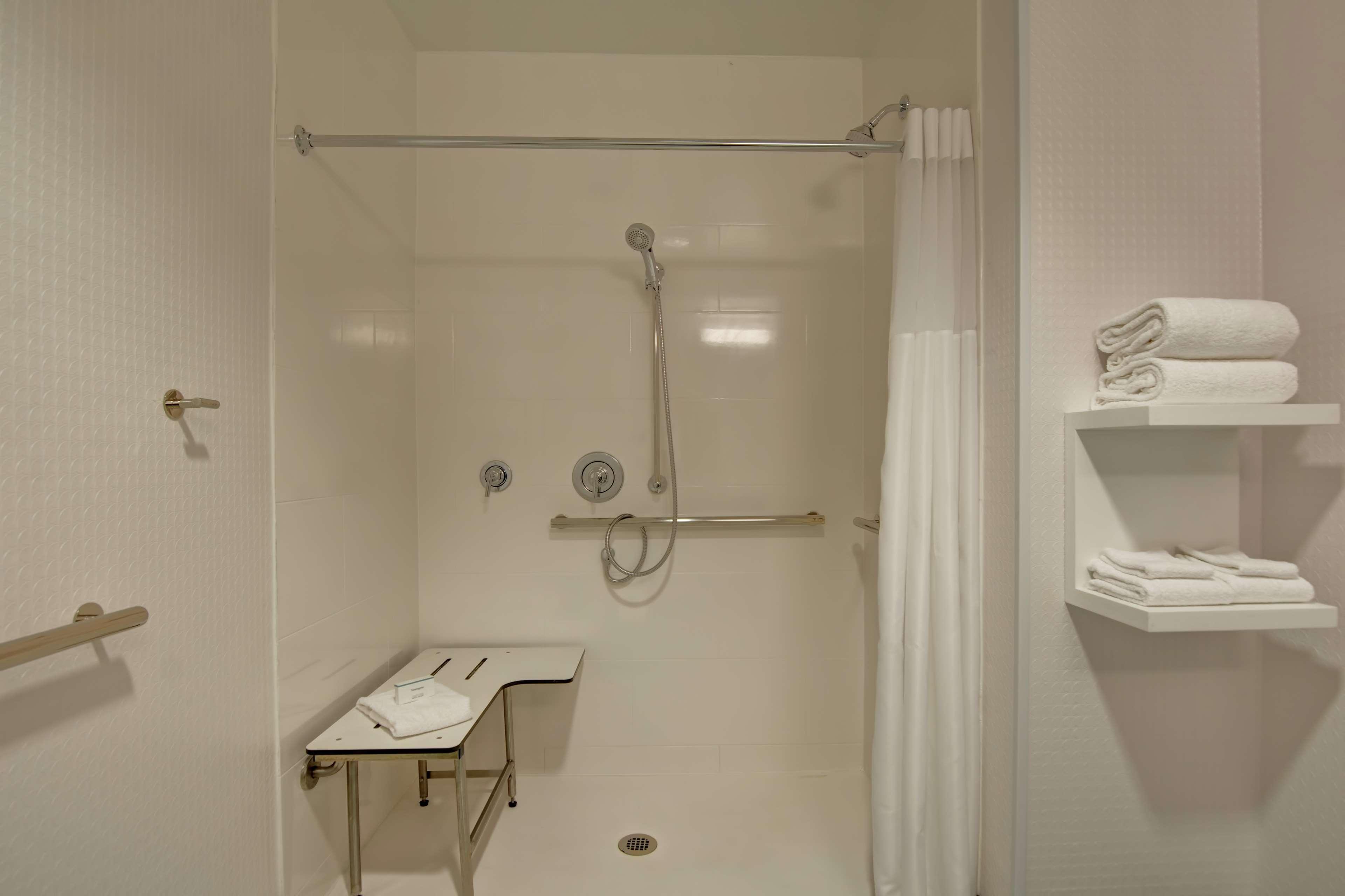 Hotel Hampton & Newark-harrison-riverwalk 3*