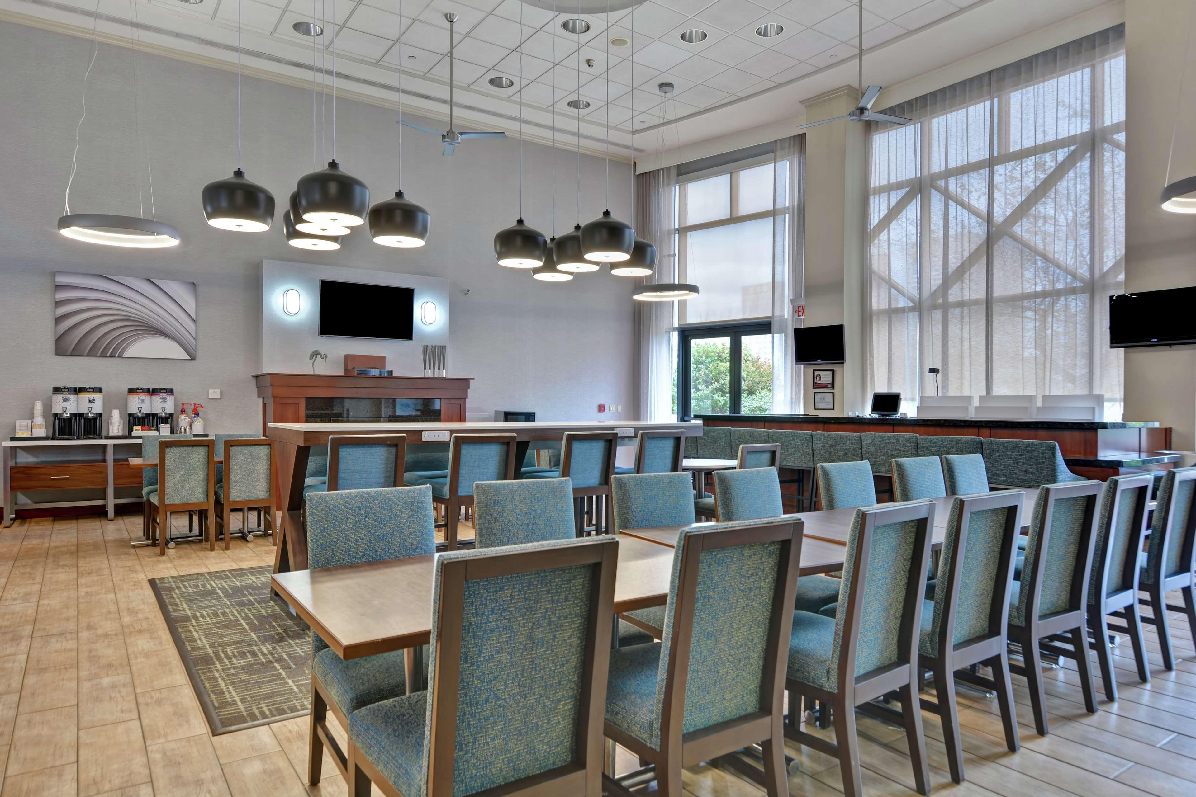 Hotel Hampton & Newark-harrison-riverwalk 3*