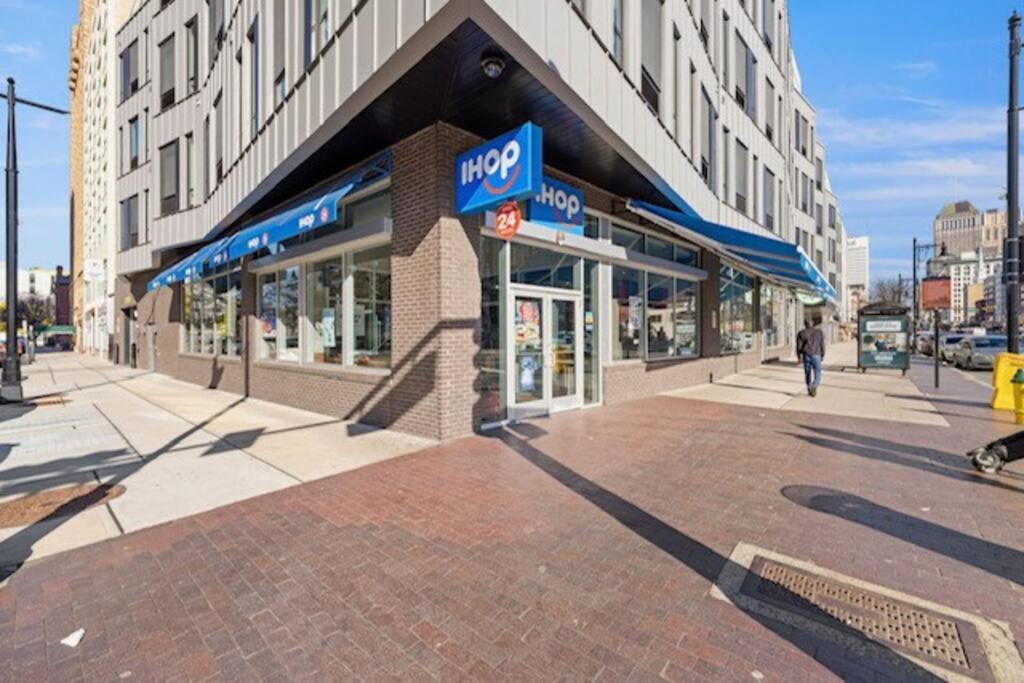 Apartment Entire Apt/2bd 2bth/amer. Dream Mall/nyc/ewr Airpt Newark