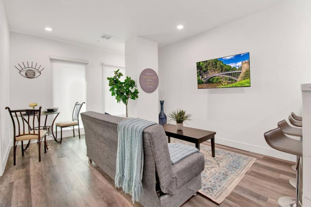 Rhythm & Blues Free Park 2bd-2bth Near Ewr-penn-prudential Newark