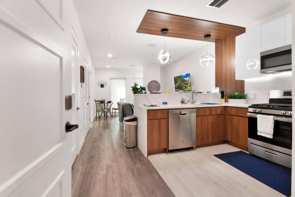 Rhythm & Blues Free Park 2bd-2bth Near Ewr-penn-prudential Apartment Newark