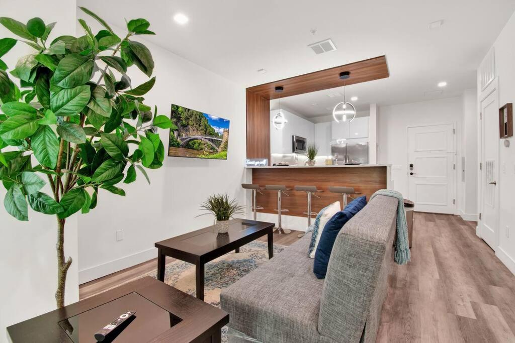 Rhythm & Blues Free Park 2bd-2bth Near Ewr-penn-prudential