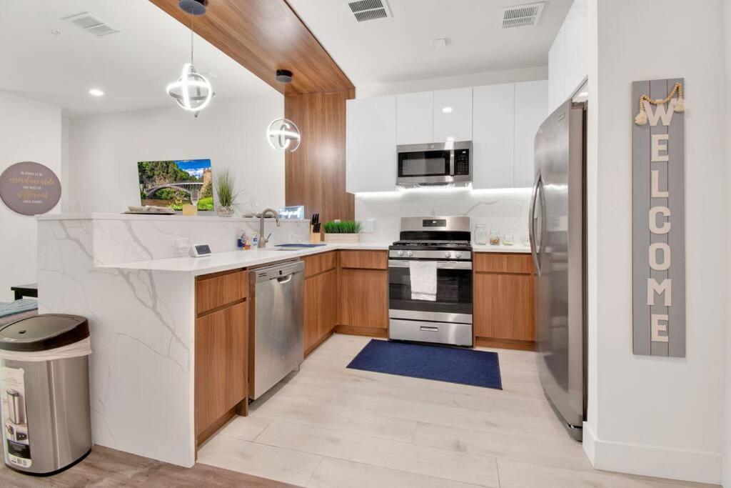 Rhythm & Blues Free Park 2bd-2bth Near Ewr-penn-prudential Apartment