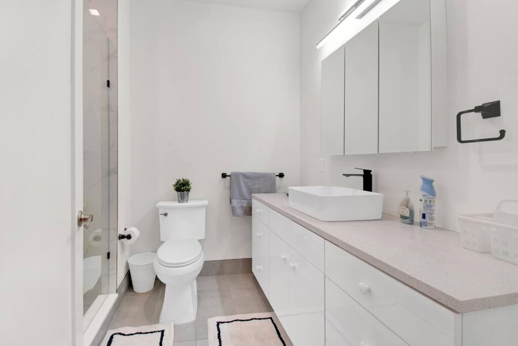 Rhythm & Blues Free Park 2bd-2bth Near Ewr-penn-prudential Apartment Newark