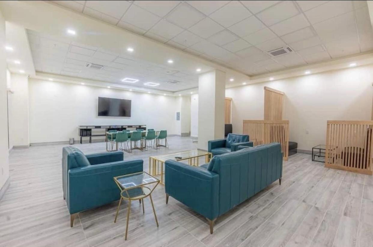 Rhythm & Blues Free Park 2bd-2bth Near Ewr-penn-prudential Apartment *