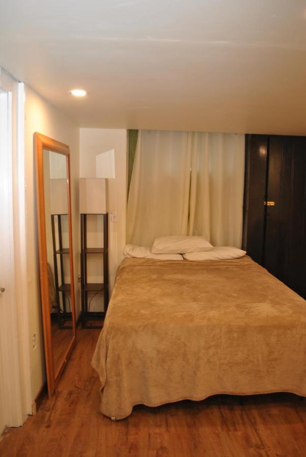 Homestay Ewr Airport Multilevel With 2-3 Beds *