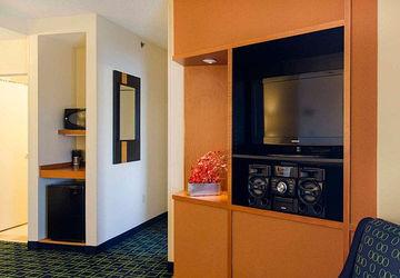 Fairfield & By Marriott Liberty International Airport 3*