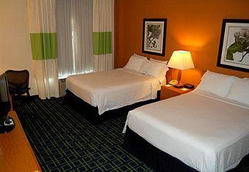 Hotel Fairfield & By Marriott Liberty International Airport