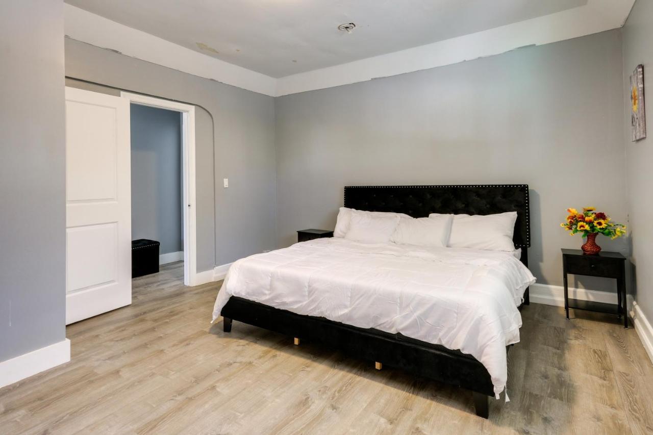 Chic Vacation 3 Mi To Airport! Holiday home Newark