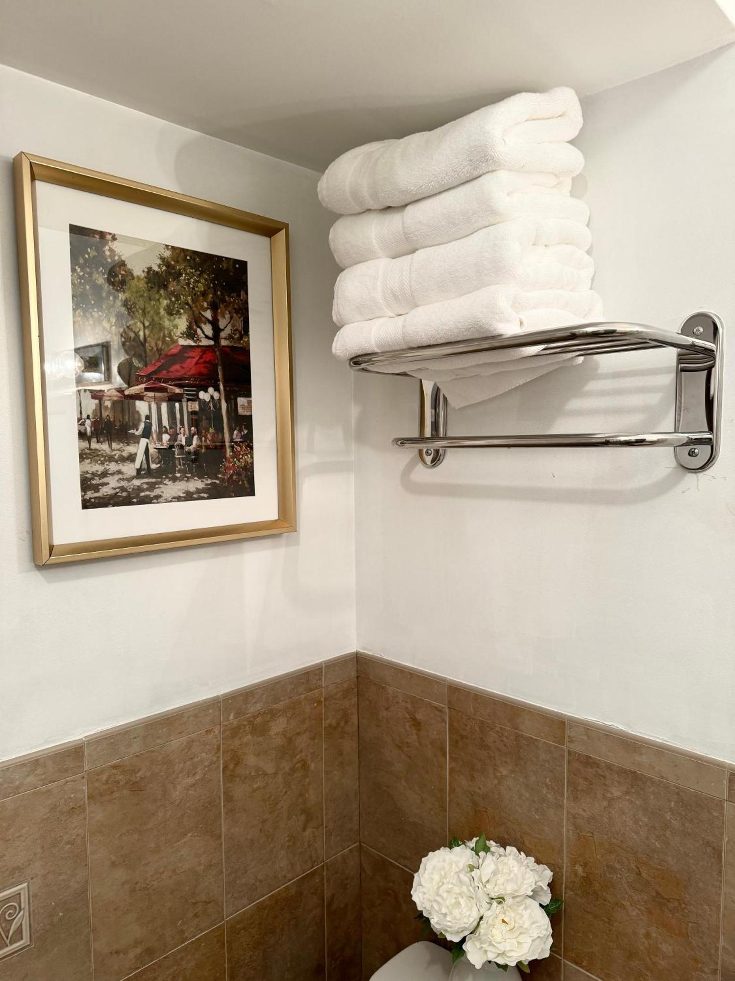 Stylish Evergreen By Airport * Newark