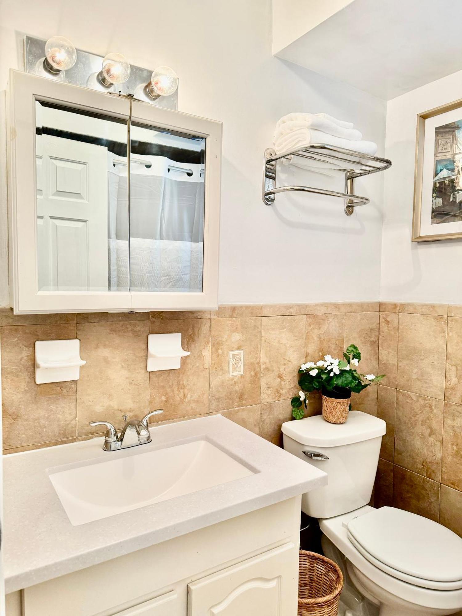 Stylish Evergreen By Airport Apartamento