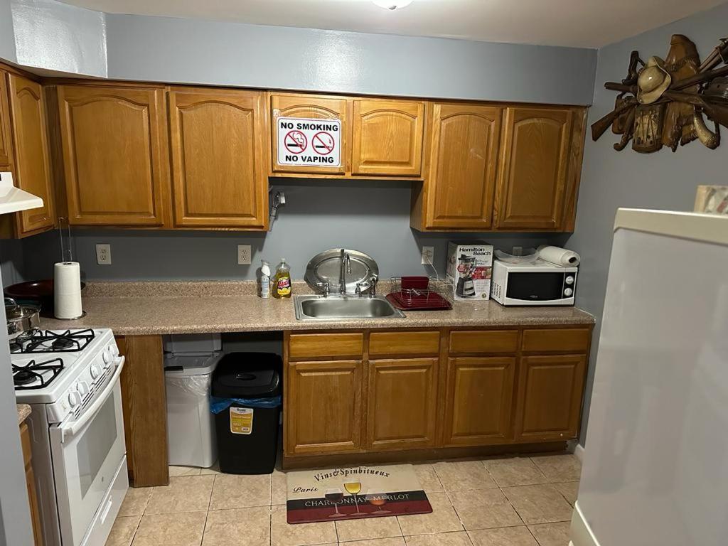 Divine D. 6mins Near Ewr Airport, 4mins To Penn Station / Prudential Homestay Newark
