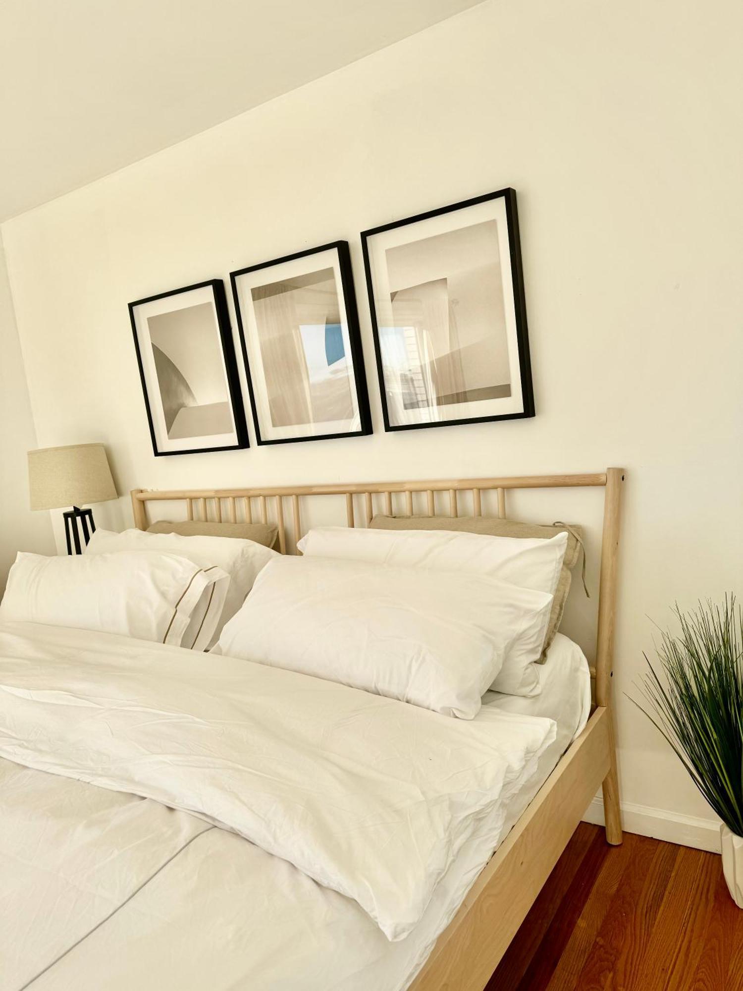 Stylish Evergreen By Airport *
