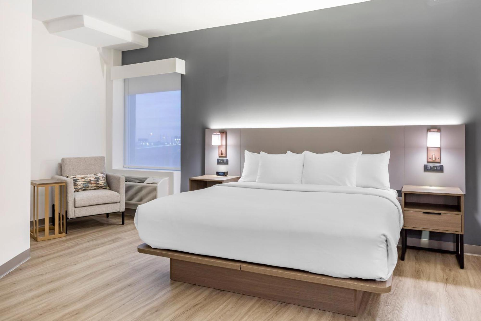 Hotel Comfort & Liberty International Airport 2*