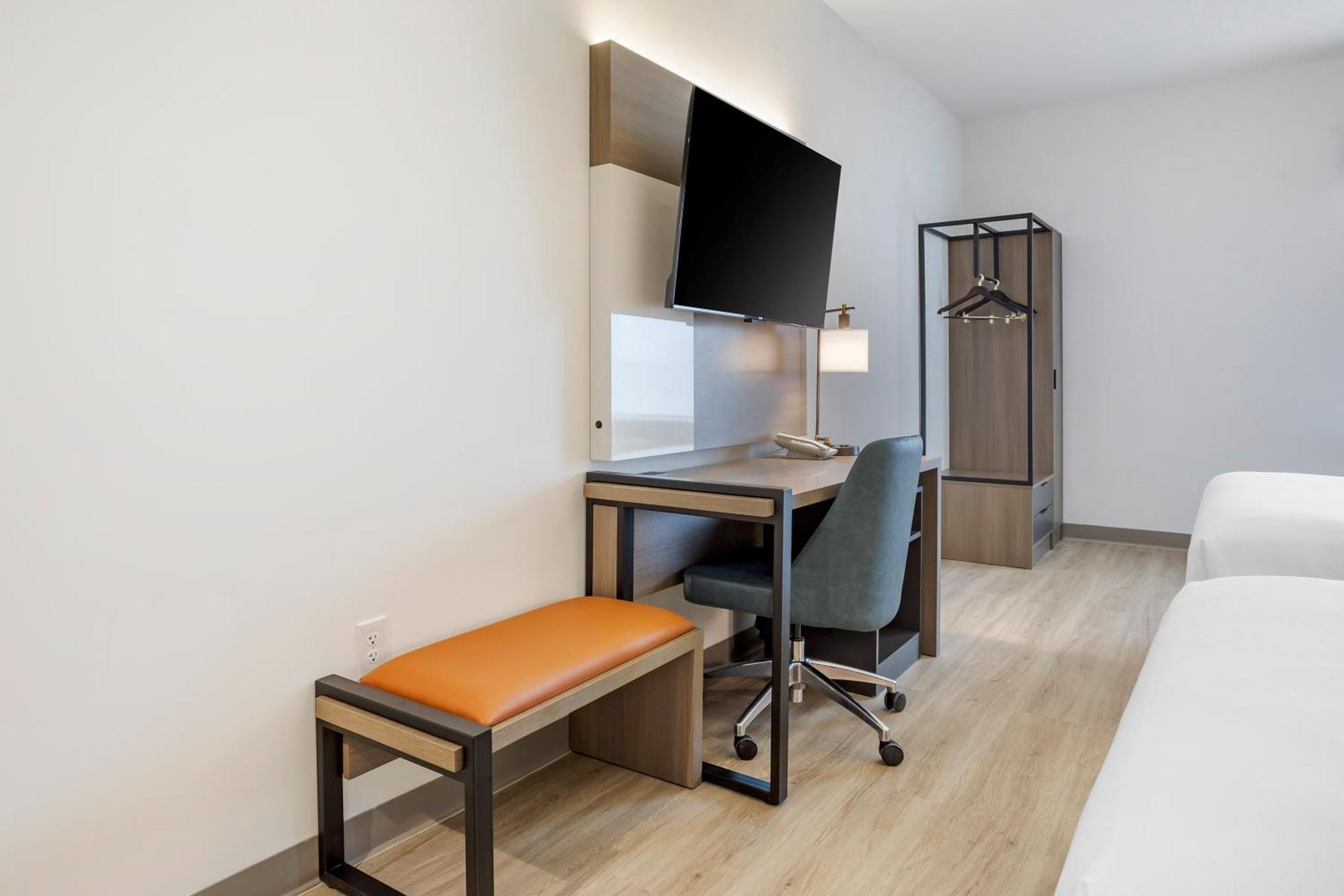 Comfort & Liberty International Airport 2*