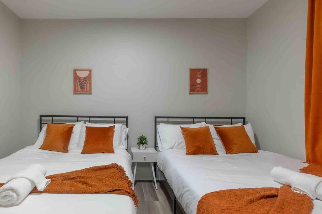 Pumpkin Premise By Airport, 5 Beds, Sleeps 8, Book 7 Days, Get 20 Percent Off *