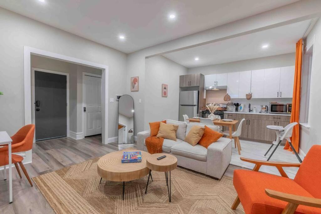 Pumpkin Premise By Airport, 5 Beds, Sleeps 8, Book 7 Days, Get 20 Percent Off Apartment Newark