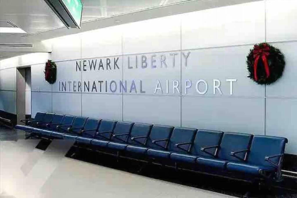 Pumpkin Premise By Airport, 5 Beds, Sleeps 8, Book 7 Days, Get 20 Percent Off Apartment Newark