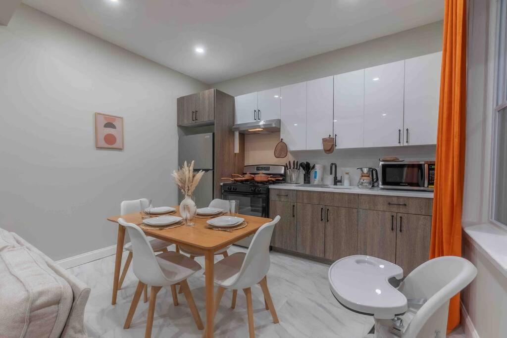 Pumpkin Premise By Airport, 5 Beds, Sleeps 8, Book 7 Days, Get 20 Percent Off Apartment