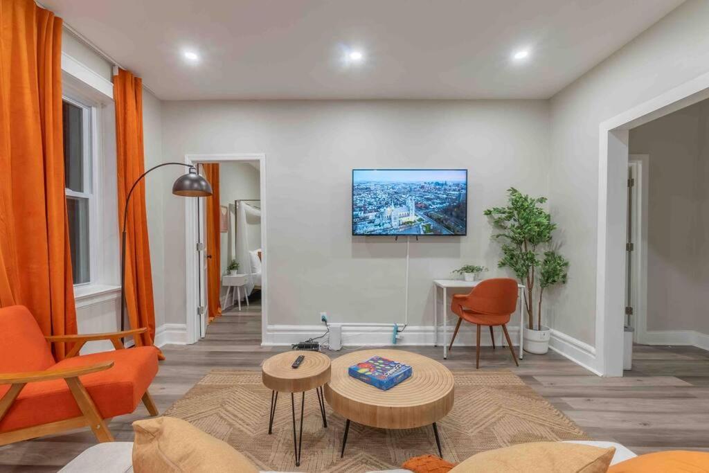 Pumpkin Premise By Airport, 5 Beds, Sleeps 8, Book 7 Days, Get 20 Percent Off *