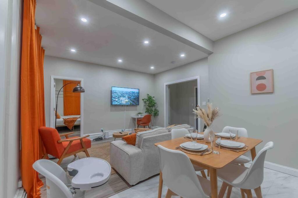 Pumpkin Premise By Airport, 5 Beds, Sleeps 8, Book 7 Days, Get 20 Percent Off