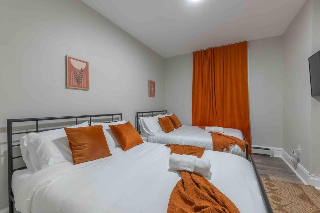 Apartment Pumpkin Premise By Airport, 5 Beds, Sleeps 8, Book 7 Days, Get 20 Percent Off Newark