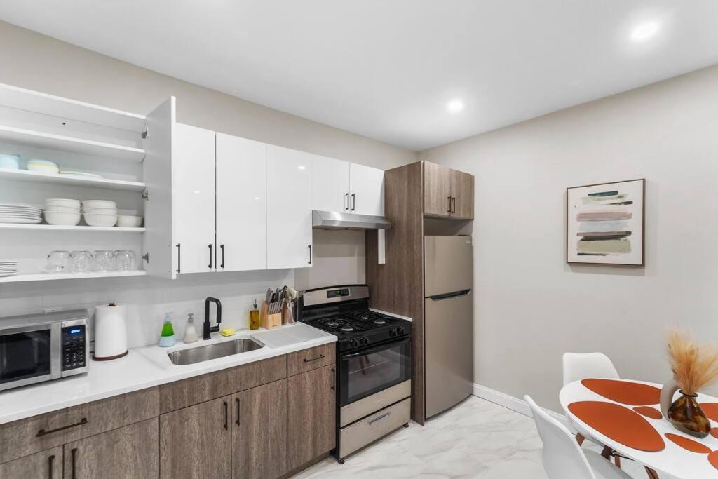 Apartment 2 Cali King Bds Newark
