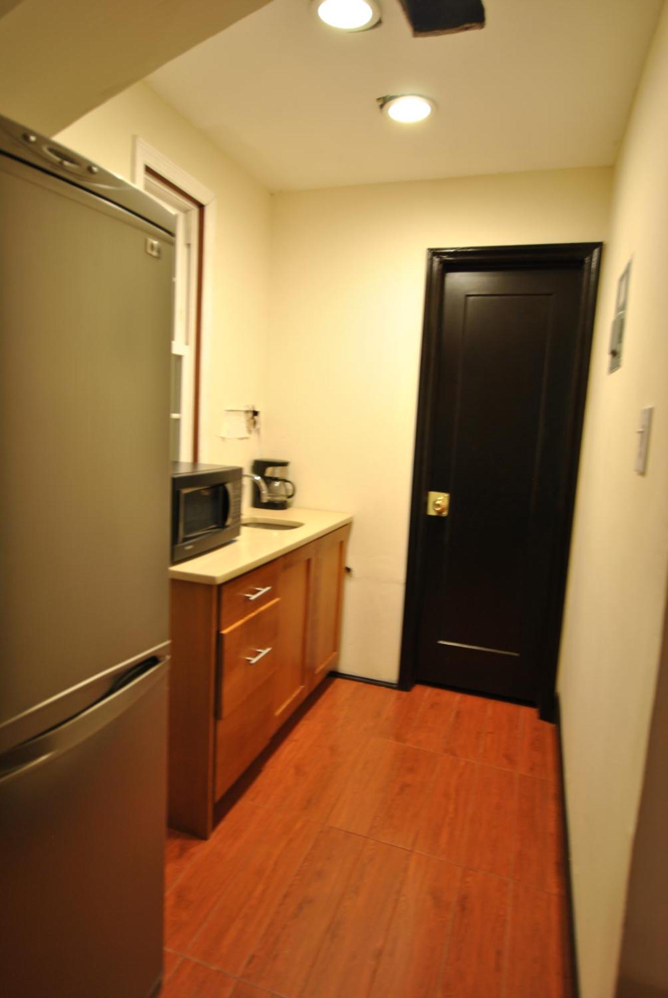 Ewr Airport Multilevel With 2-3 Beds Newark