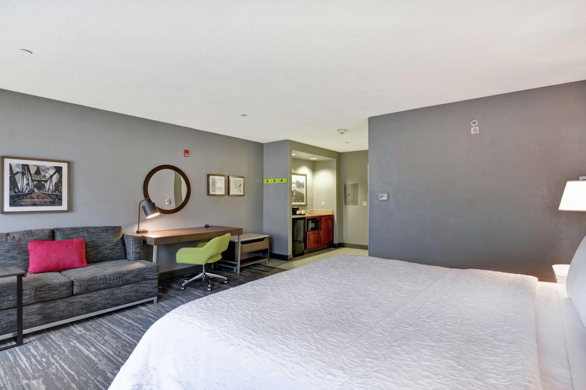 Hampton & Newark-harrison-riverwalk 3*