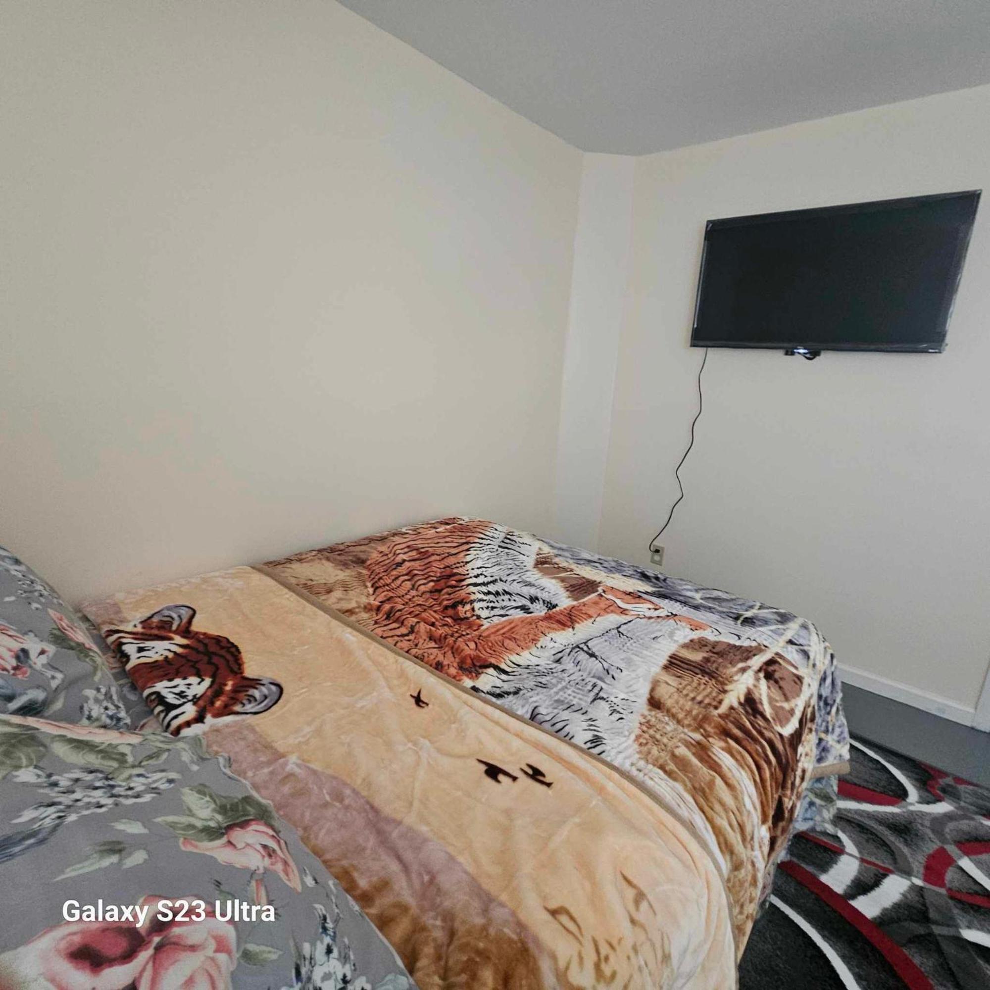 J Divine And 5mins To Ewr Airport And 4mins To Penn Station Newark, New York Newark