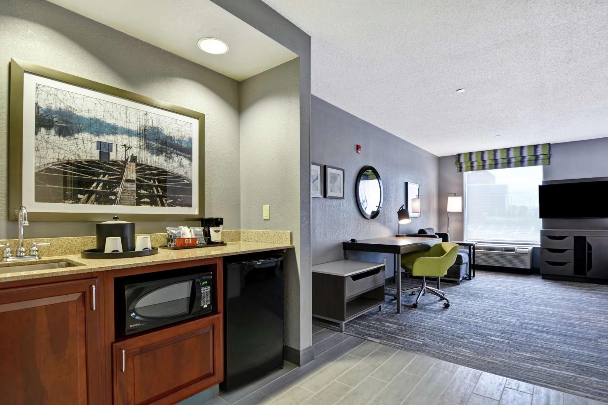 Hampton & Newark-harrison-riverwalk 3*
