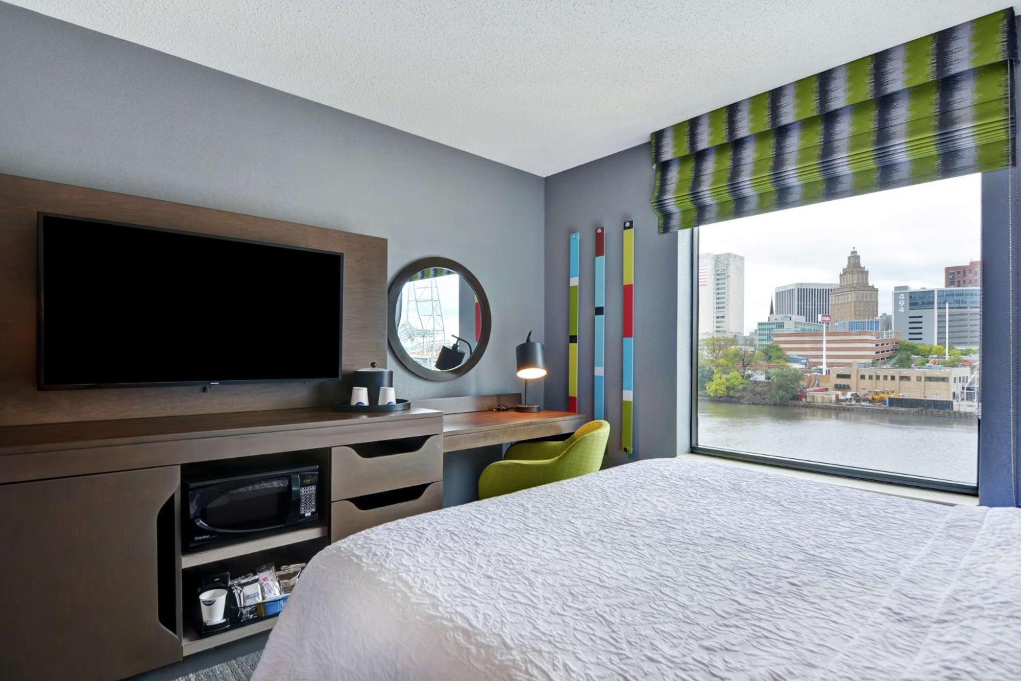 Hampton & Newark-harrison-riverwalk 3* Newark
