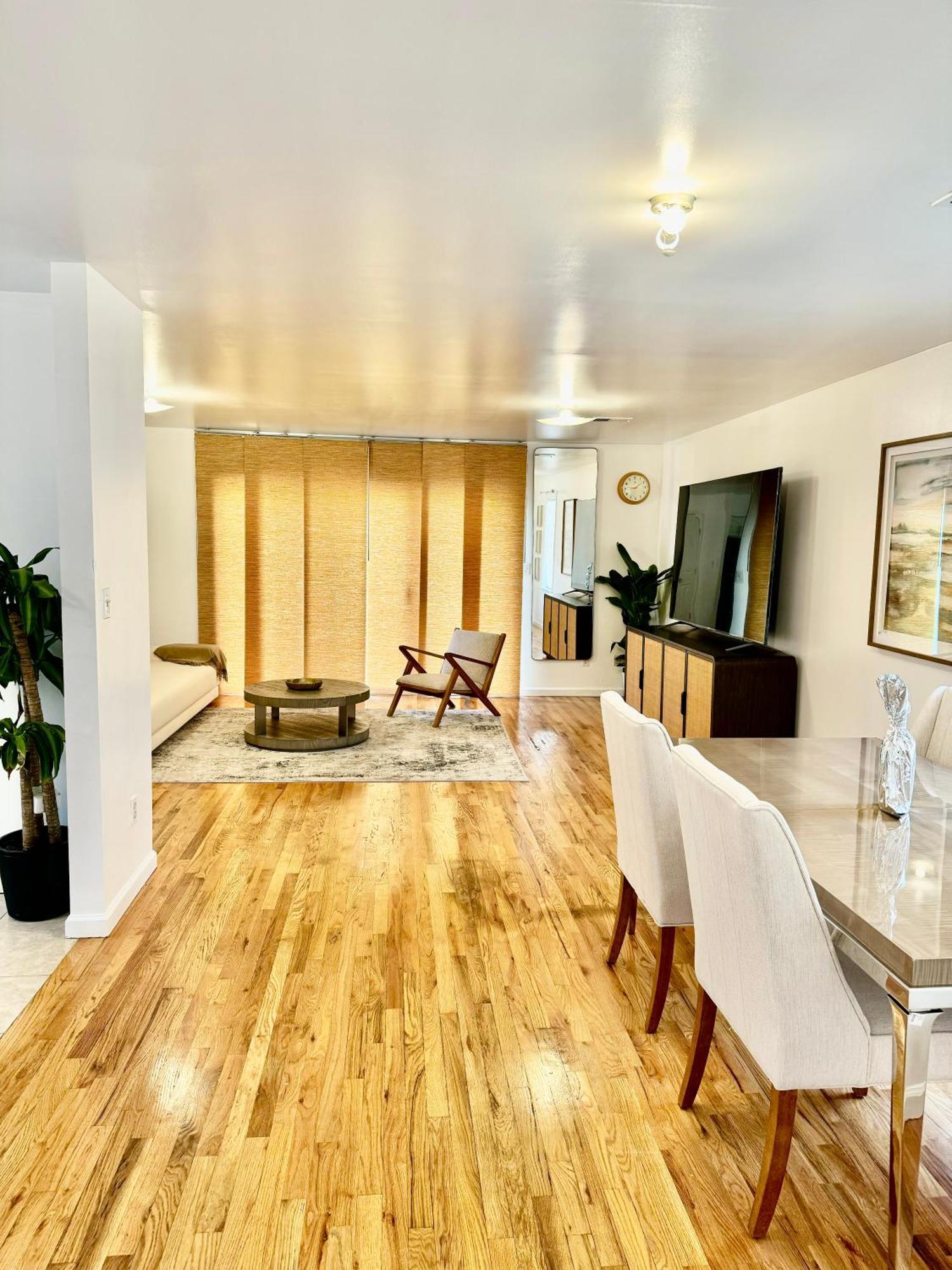 Stylish Evergreen By Airport * Newark