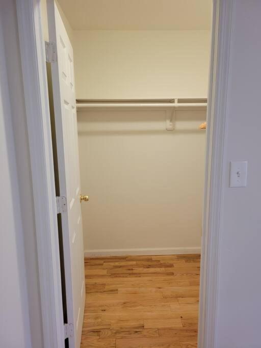 Bugo's With Private Bathroom Newark