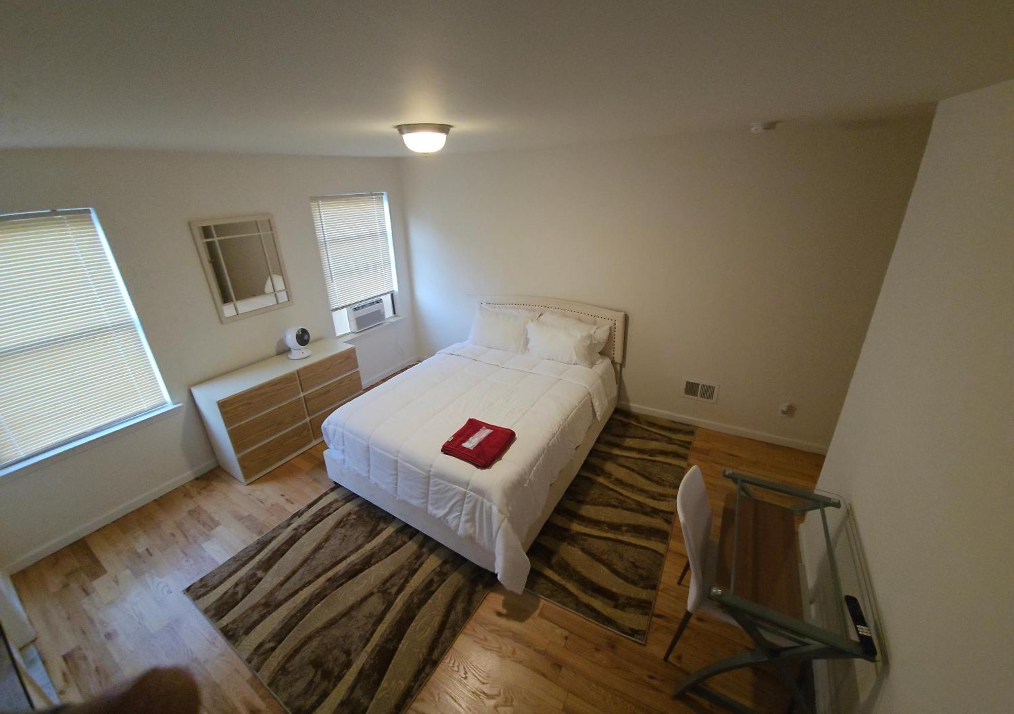 Apartment Bugo's With Private Bathroom Newark
