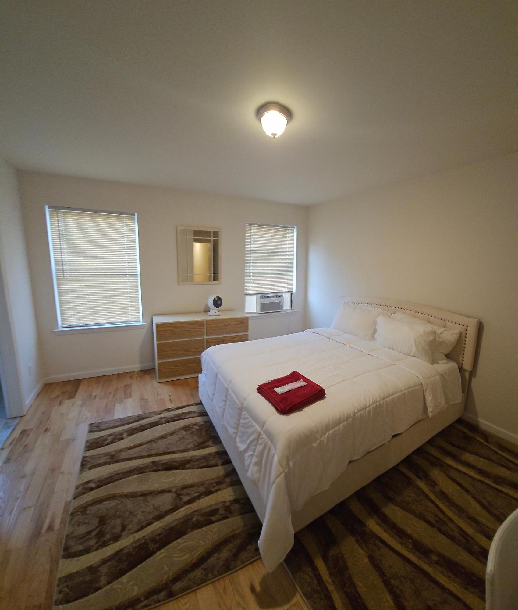 Apartment Bugo's With Private Bathroom Newark
