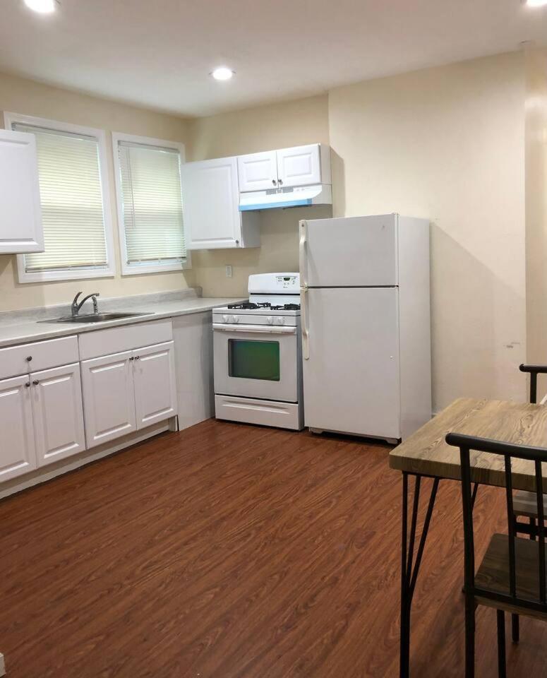 Spacious And Private With 3 Bedrooms And 1 Bathroom Near International Airport Ewr And New York Apartment *