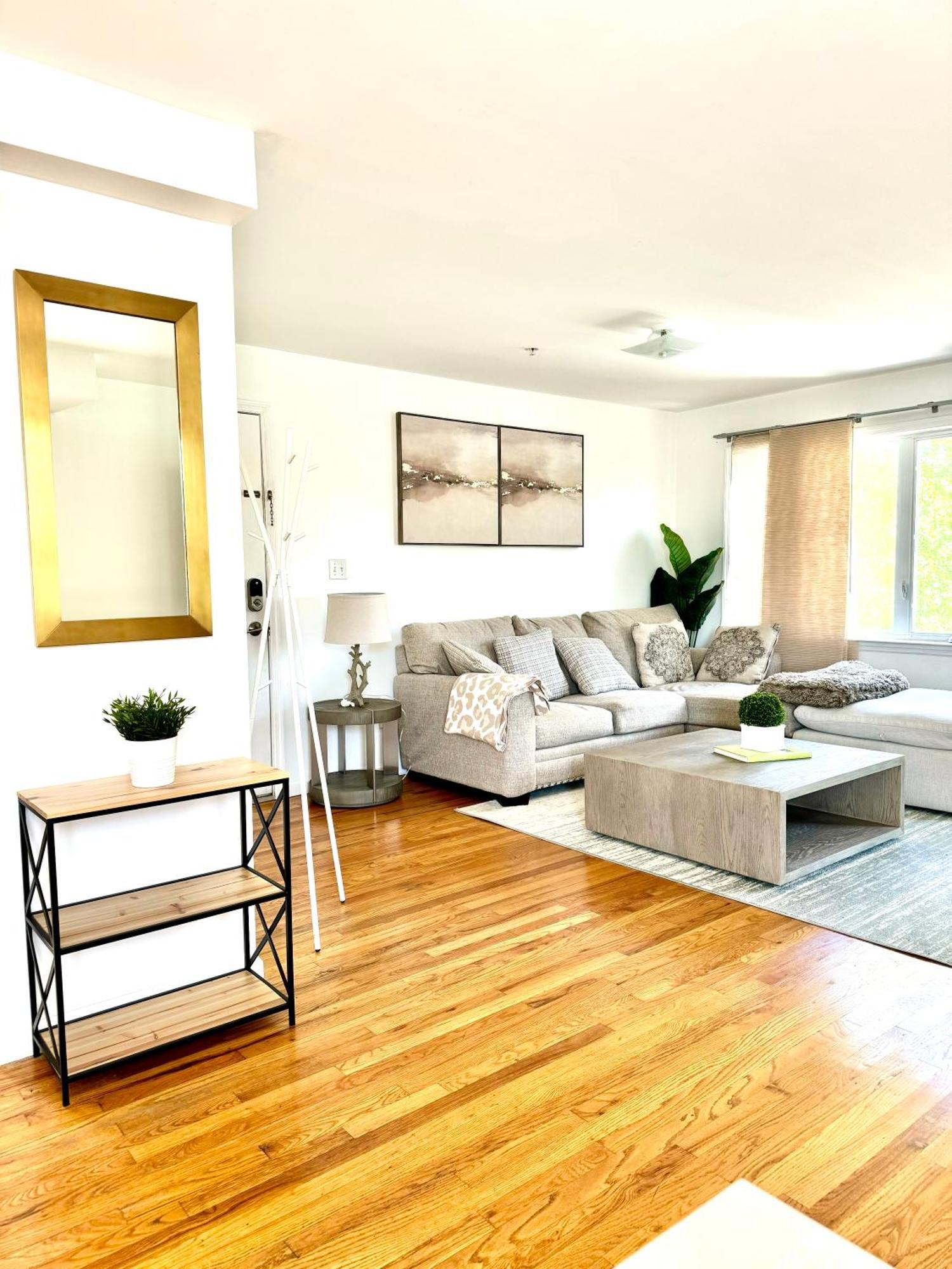 Stylish Evergreen By Airport Apartamento