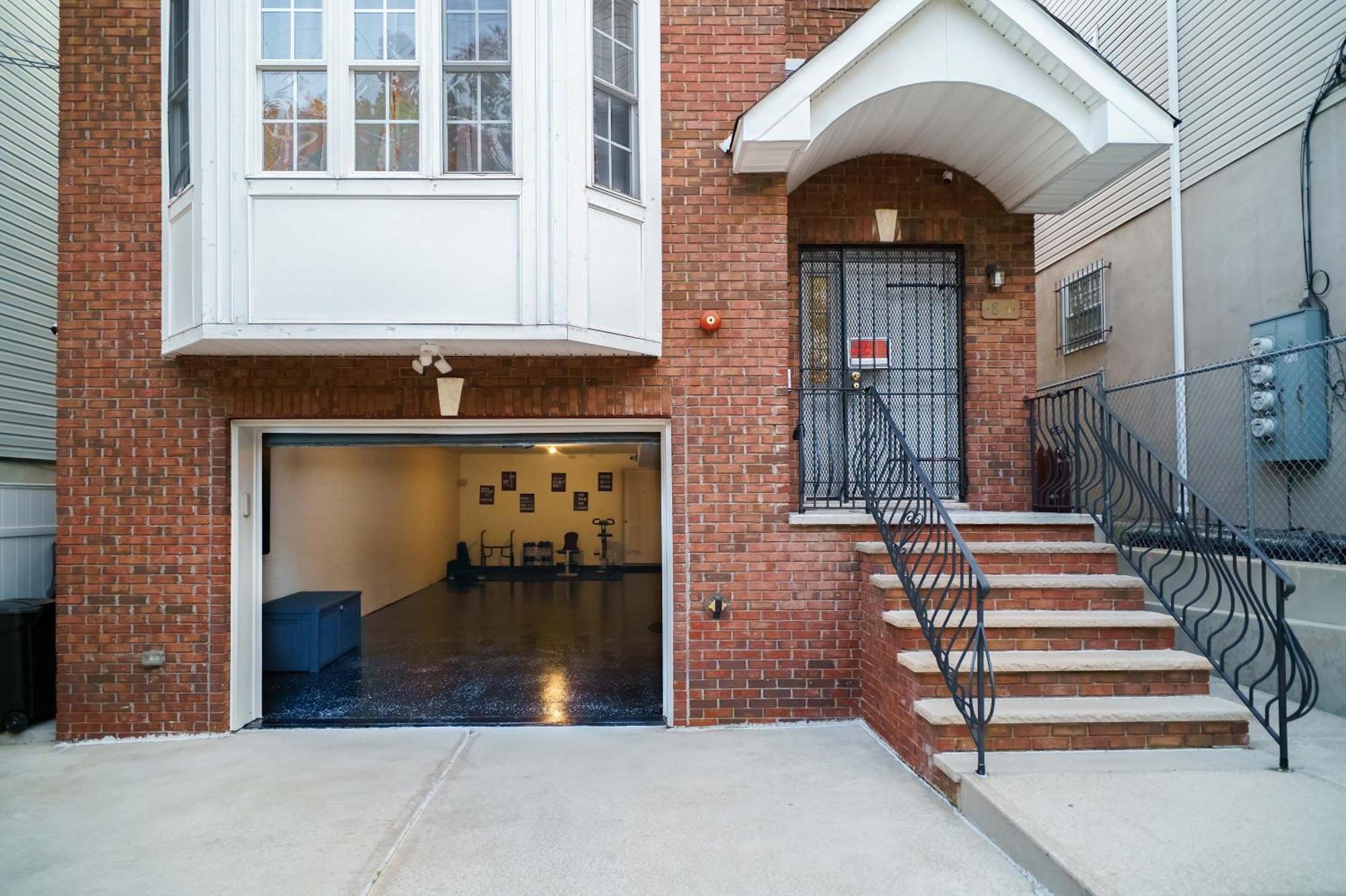 Holiday home 2nd Flr Gated With Gym Near Newark-penn Station