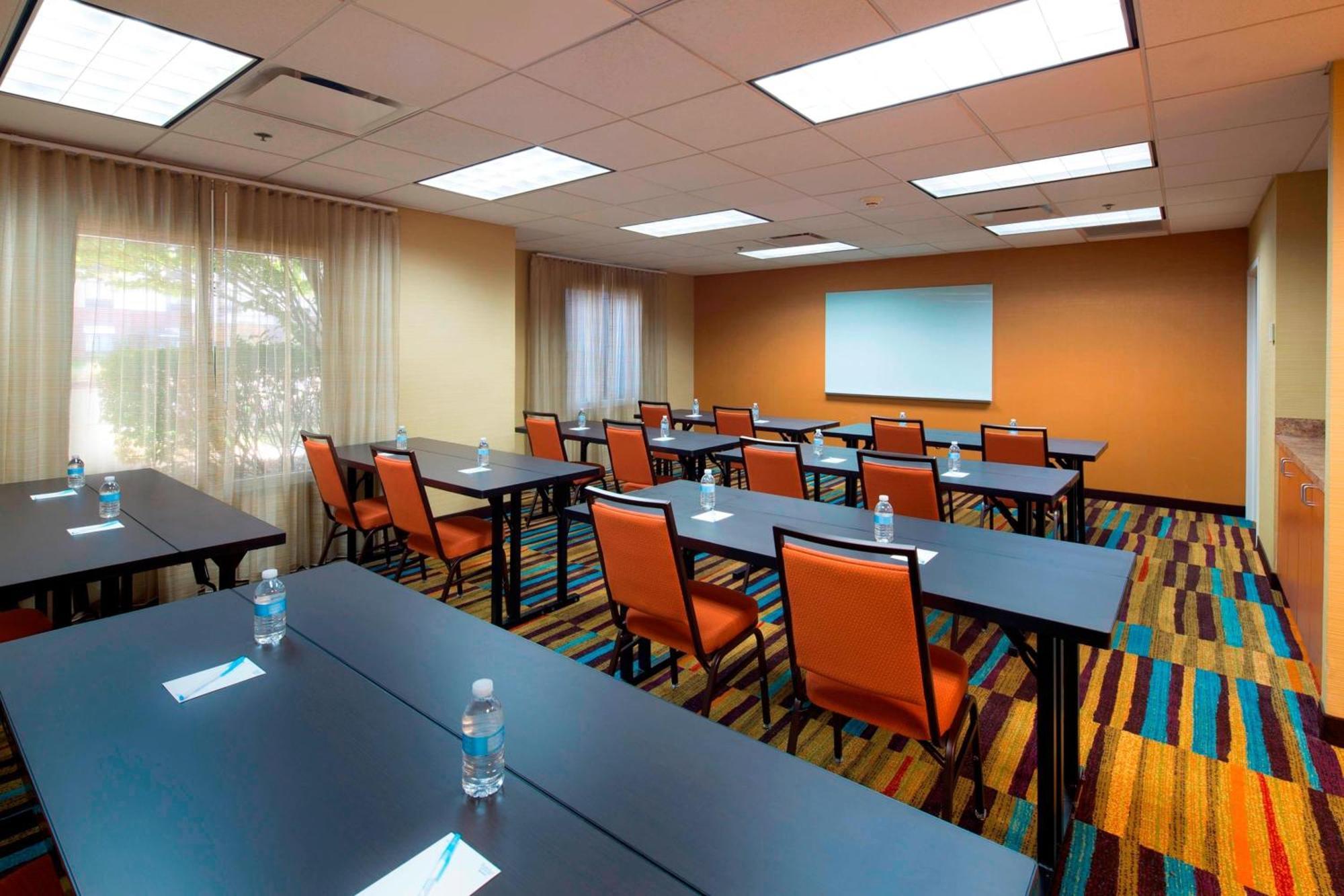 Fairfield & By Marriott Liberty International Airport 3* Newark