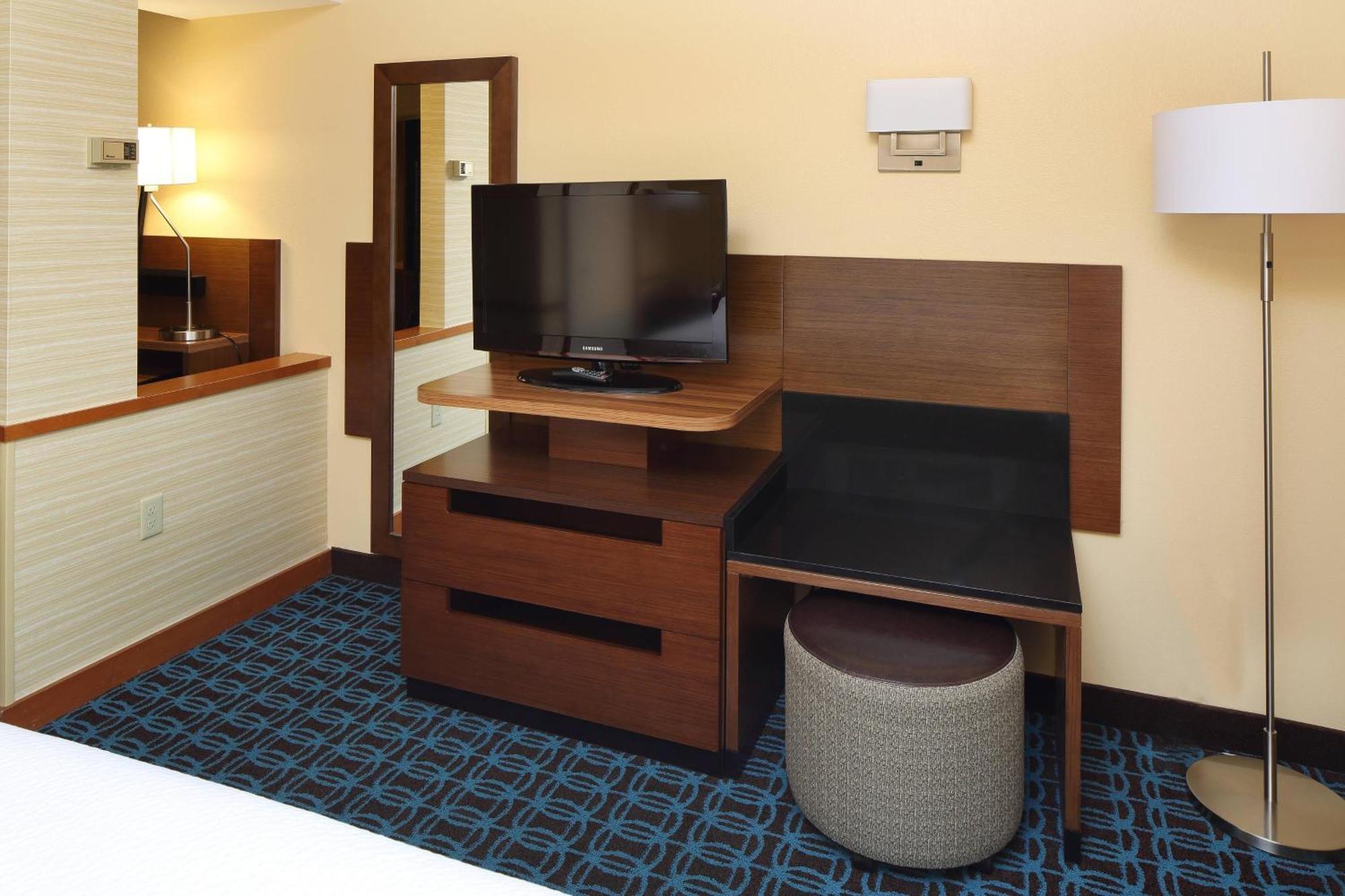 Hotel Fairfield & By Marriott Liberty International Airport 3*